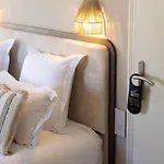 Lou Hotel
