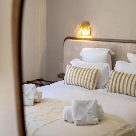 Lou Hotel