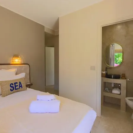 Lou Hotel