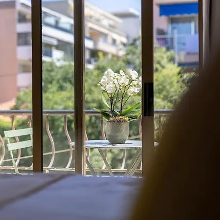 Lou Hotel