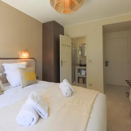 Lou Hotel